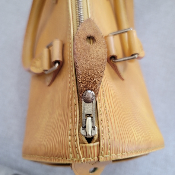 Louis Vuitton Epi Speedy 25 Yellow - Picture 9 of 16